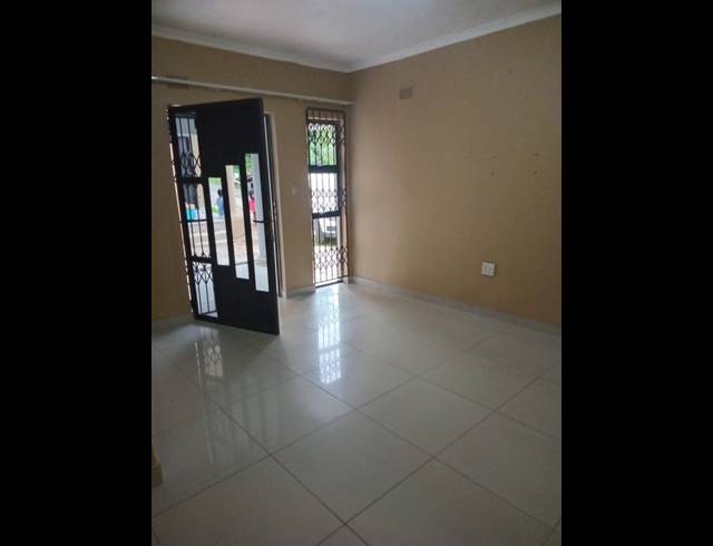 2 BEDROOM PROPERTY TO RENT IN KWADABEKA A
